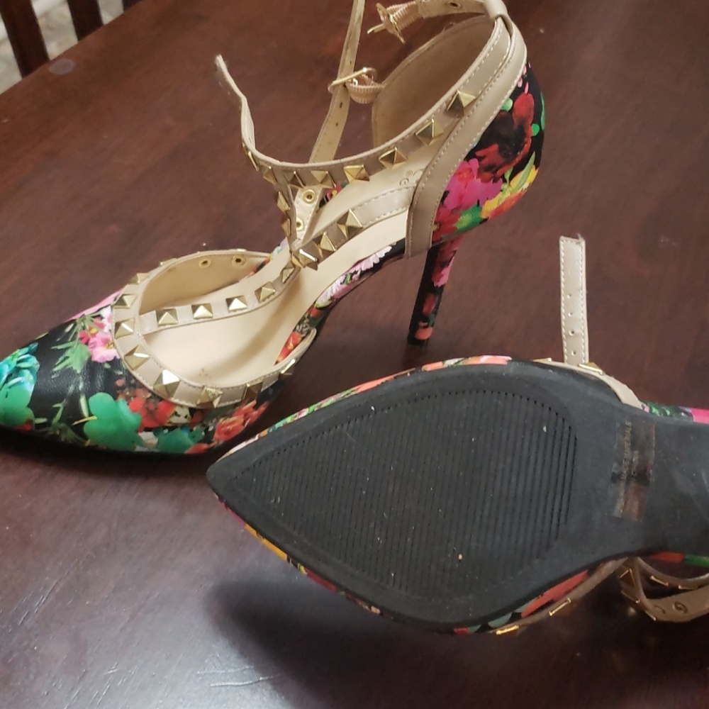 Shoes - Picture 2 of 2